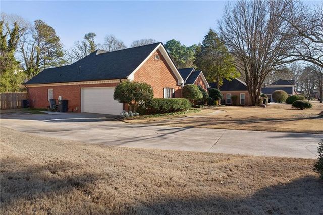 2060 Weatherstone SE Circle, Conyers, GA 30094