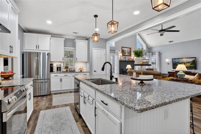 2060 Weatherstone SE Circle, Conyers, GA 30094