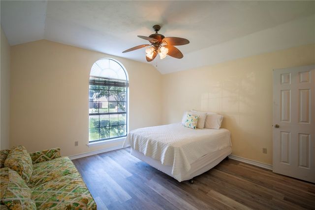 308 Sea Gate Dr, Portland, TX 78374