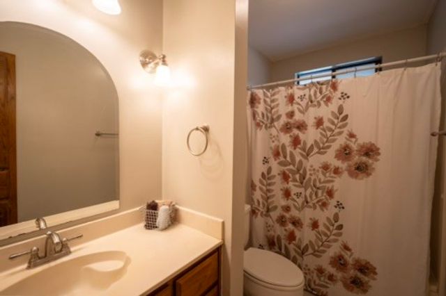 308 Sea Gate Dr, Portland, TX 78374