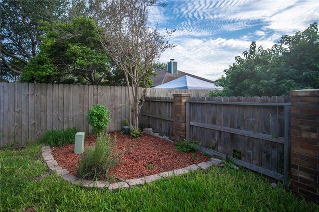 308 Sea Gate Dr, Portland, TX 78374