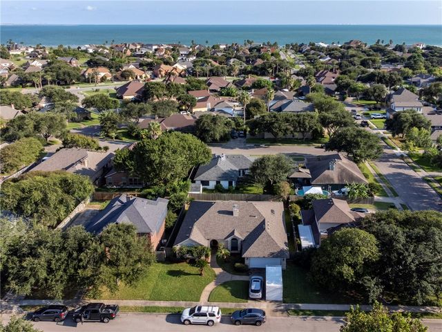 308 Sea Gate Dr, Portland, TX 78374