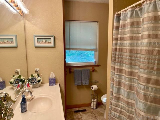 78 Cherokee Road, Cherokee Village, AR 72529