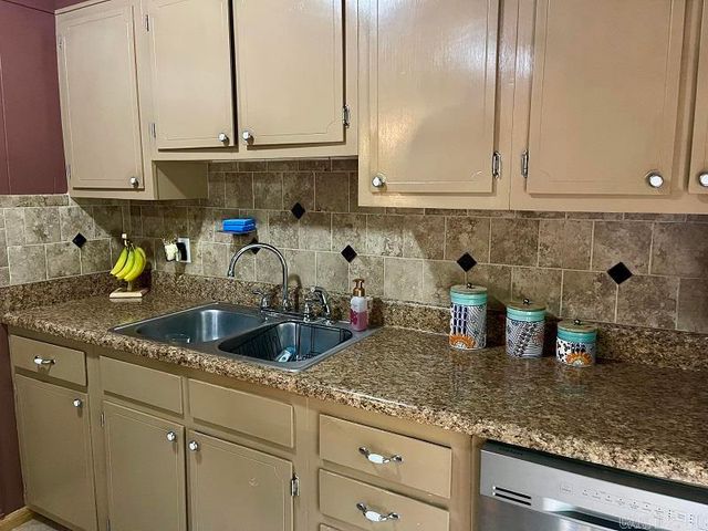 78 Cherokee Road, Cherokee Village, AR 72529