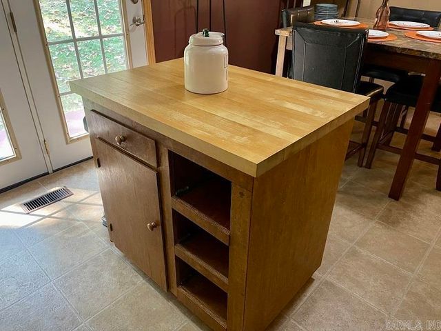 78 Cherokee Road, Cherokee Village, AR 72529