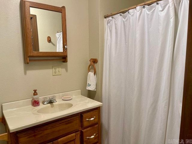 78 Cherokee Road, Cherokee Village, AR 72529