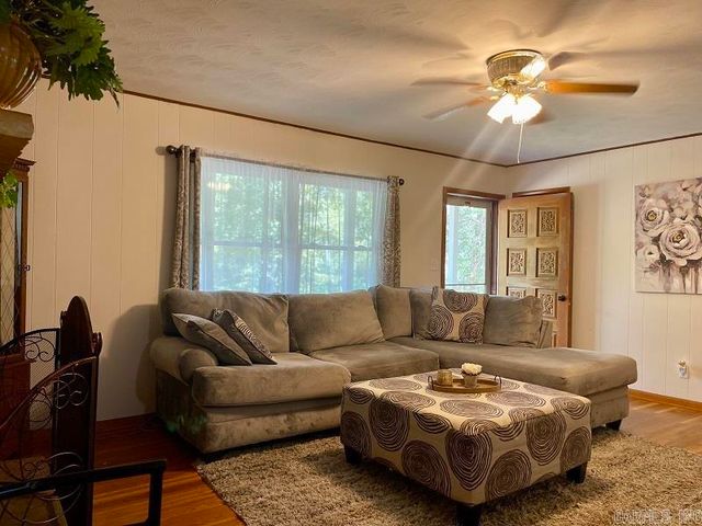 78 Cherokee Road, Cherokee Village, AR 72529