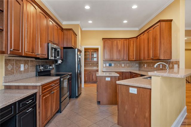 214 South Summit Drive, Seneca, SC 29672