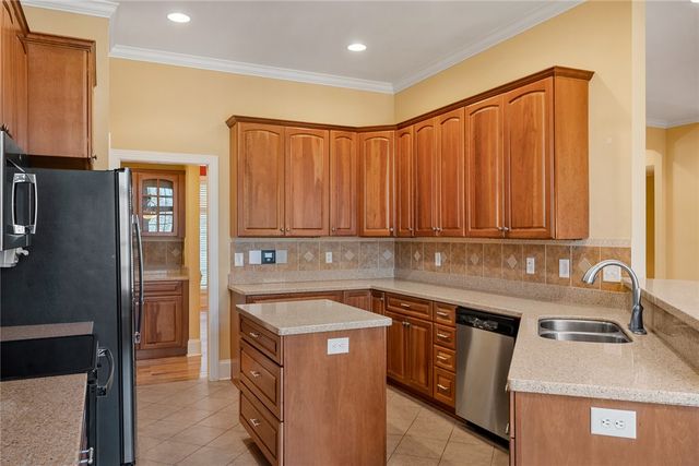 214 South Summit Drive, Seneca, SC 29672