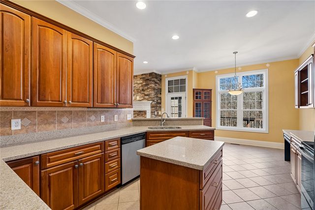 214 South Summit Drive, Seneca, SC 29672