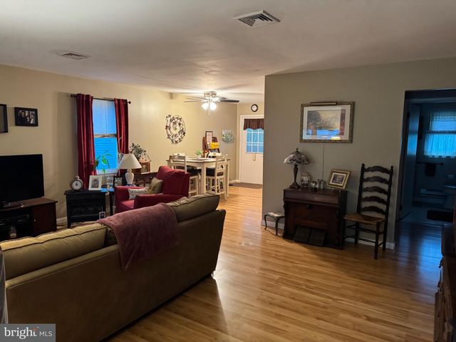 37 KINGSTON WAY, Southampton, NJ 08088