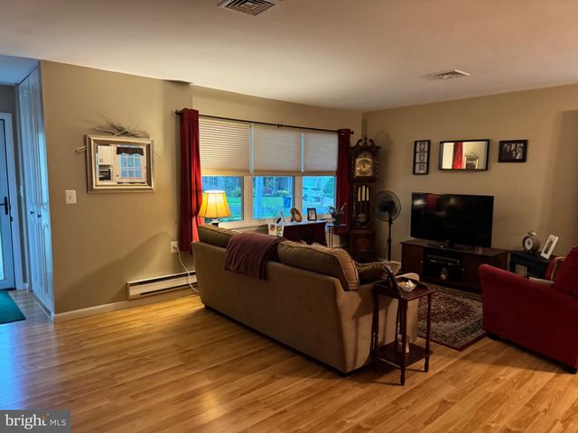 37 KINGSTON WAY, Southampton, NJ 08088
