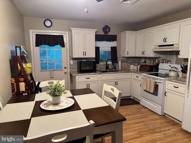 37 KINGSTON WAY, Southampton, NJ 08088