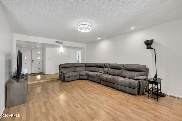 3833 W PHELPS Road, Phoenix, AZ 85053