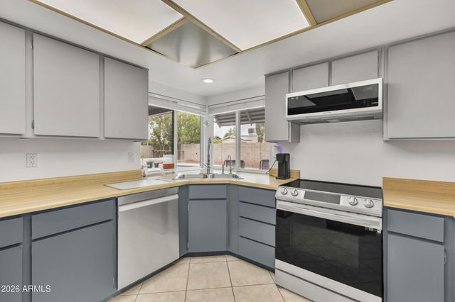 3833 W PHELPS Road, Phoenix, AZ 85053