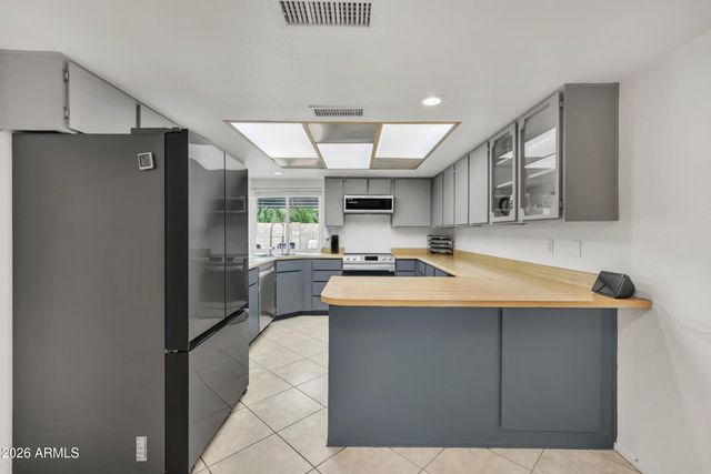 3833 W PHELPS Road, Phoenix, AZ 85053