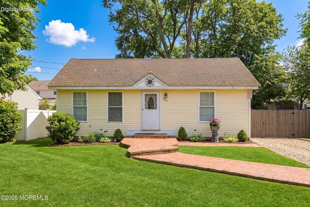 608 E Holly Boulevard, Bayville, NJ 08721