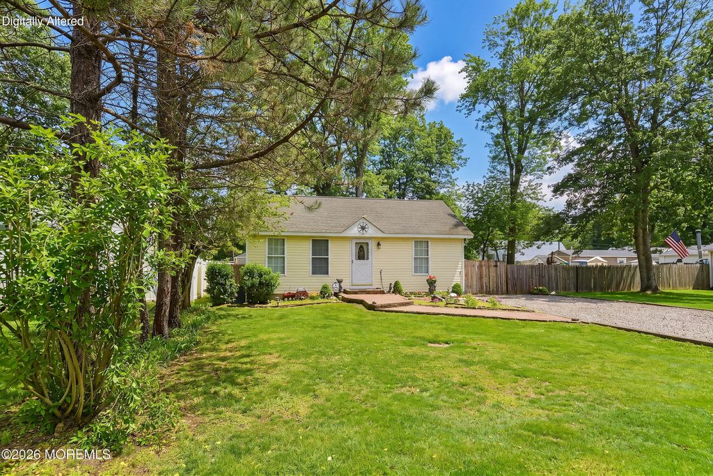 608 E Holly Boulevard, Bayville, NJ 08721