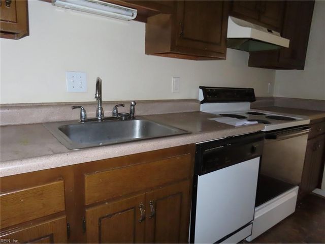 1655 Monterry PL, Newport News, VA 23608