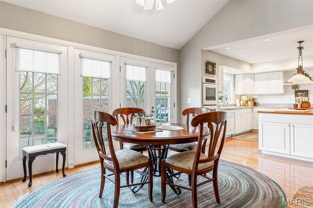 400 Conway Meadows Drive, Chesterfield, MO 63017