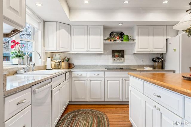 400 Conway Meadows Drive, Chesterfield, MO 63017