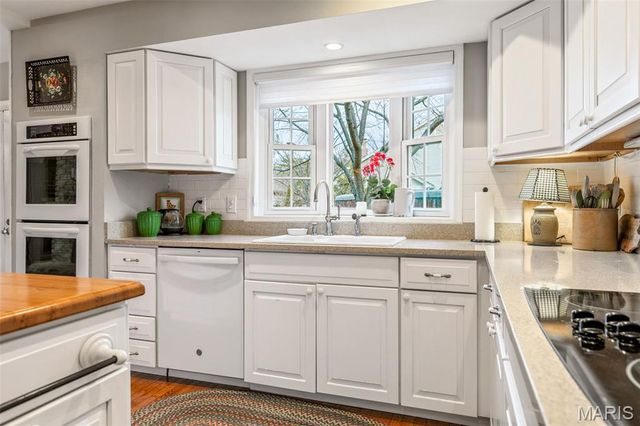 400 Conway Meadows Drive, Chesterfield, MO 63017