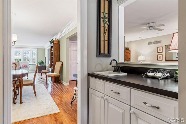 400 Conway Meadows Drive, Chesterfield, MO 63017