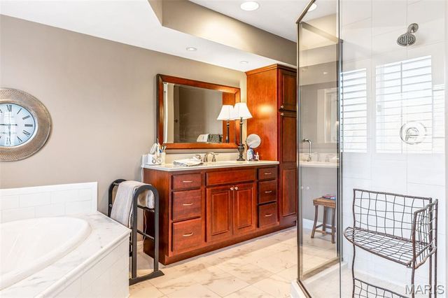 400 Conway Meadows Drive, Chesterfield, MO 63017