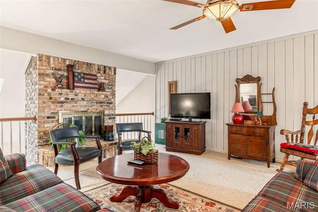 400 Conway Meadows Drive, Chesterfield, MO 63017