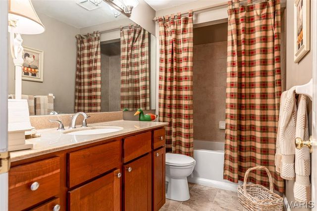 400 Conway Meadows Drive, Chesterfield, MO 63017