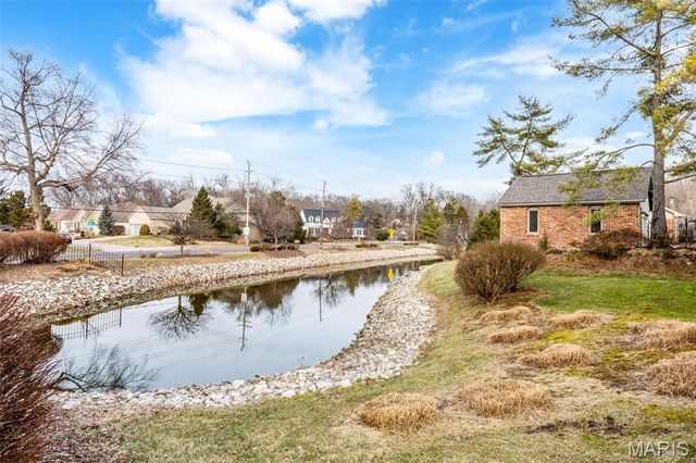 400 Conway Meadows Drive, Chesterfield, MO 63017