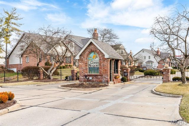 400 Conway Meadows Drive, Chesterfield, MO 63017