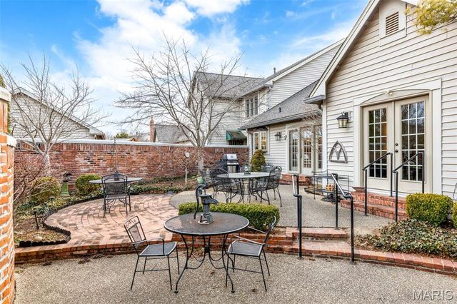 400 Conway Meadows Drive, Chesterfield, MO 63017