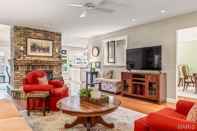 400 Conway Meadows Drive, Chesterfield, MO 63017