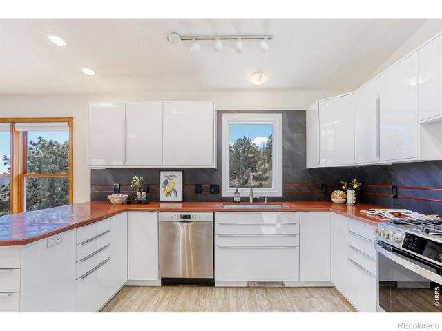 2901 Stone Canyon Road, Lyons, CO 80540