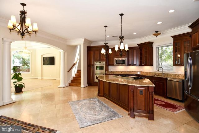 7104 OLD DOMINION DR, Mclean, VA 22101