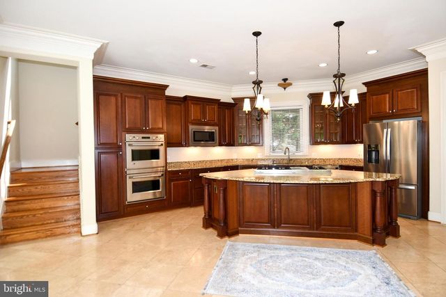 7104 OLD DOMINION DR, Mclean, VA 22101
