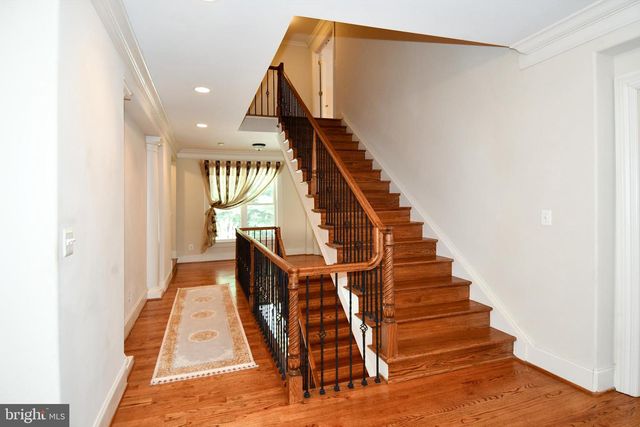 7104 OLD DOMINION DR, Mclean, VA 22101