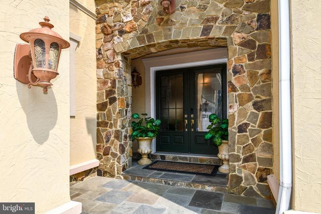7104 OLD DOMINION DR, Mclean, VA 22101