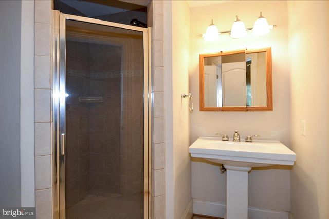 7104 OLD DOMINION DR, Mclean, VA 22101