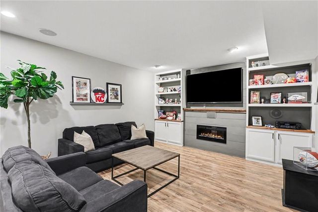 16172 W 163rd Place, Olathe, KS 66062