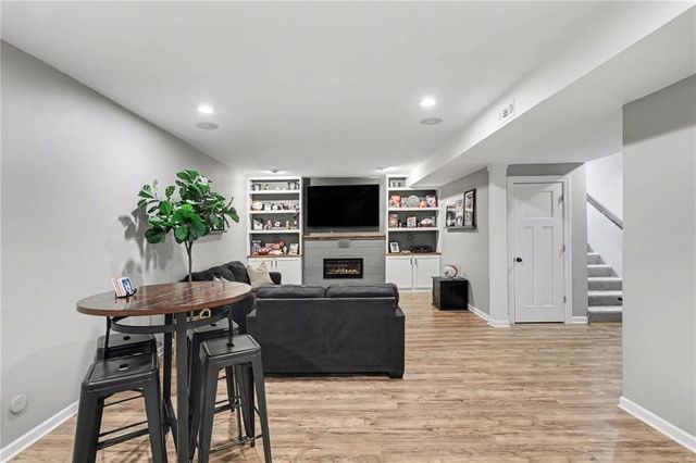 16172 W 163rd Place, Olathe, KS 66062