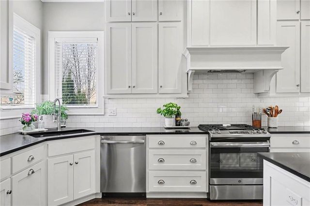 16172 W 163rd Place, Olathe, KS 66062