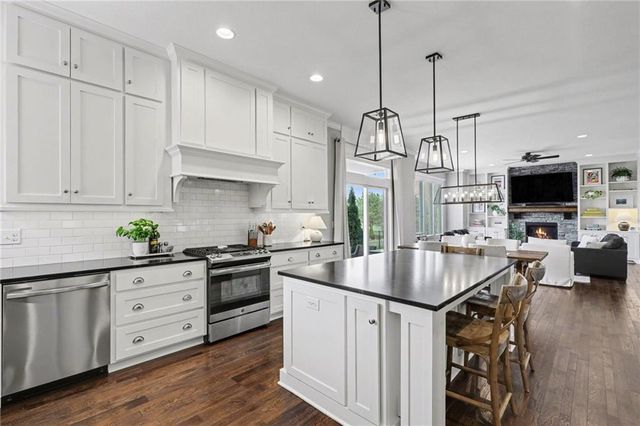 16172 W 163rd Place, Olathe, KS 66062