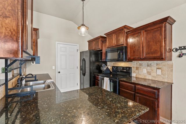 13104 E 133rd Street N, Collinsville, OK 74021