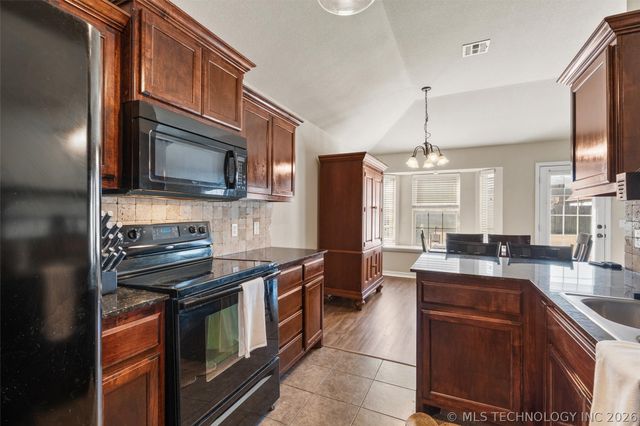 13104 E 133rd Street N, Collinsville, OK 74021