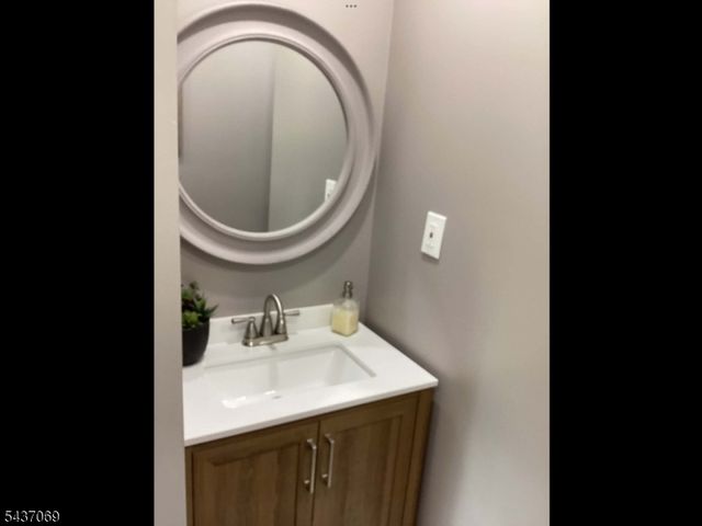 560 Rolling Hills Rd, Bridgewater Twp., NJ 08807