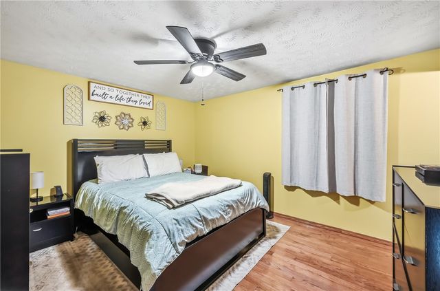 11 Clubhouse Dr, Shenango Twp, PA 16159