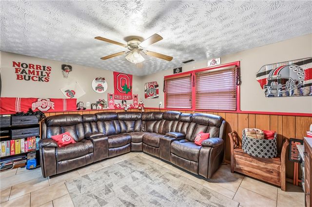 11 Clubhouse Dr, Shenango Twp, PA 16159