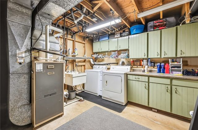 11 Clubhouse Dr, Shenango Twp, PA 16159